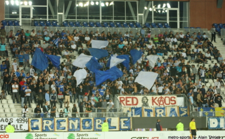 Stades pleins, ferveur populaire et guichets fermés : la Ligue 2 bat des records en tribunes